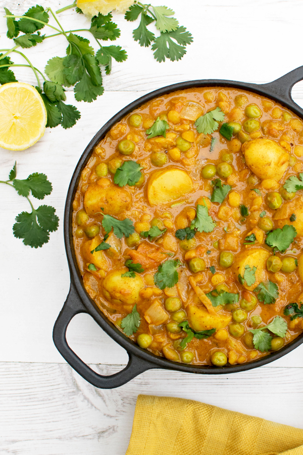 Low Calorie Main Meals on Vegan Recipes for Weight Loss - New Potato and Pea Curry [vegan] by The Flexitarian 